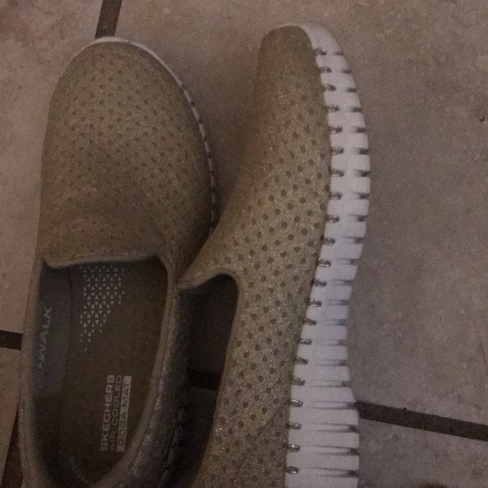 Skechers air cooler goggle mat shoes
